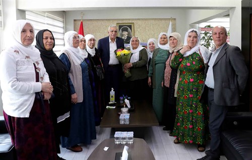 Barış Anneleri’nden Türk’e anlamlı ziyaret 
